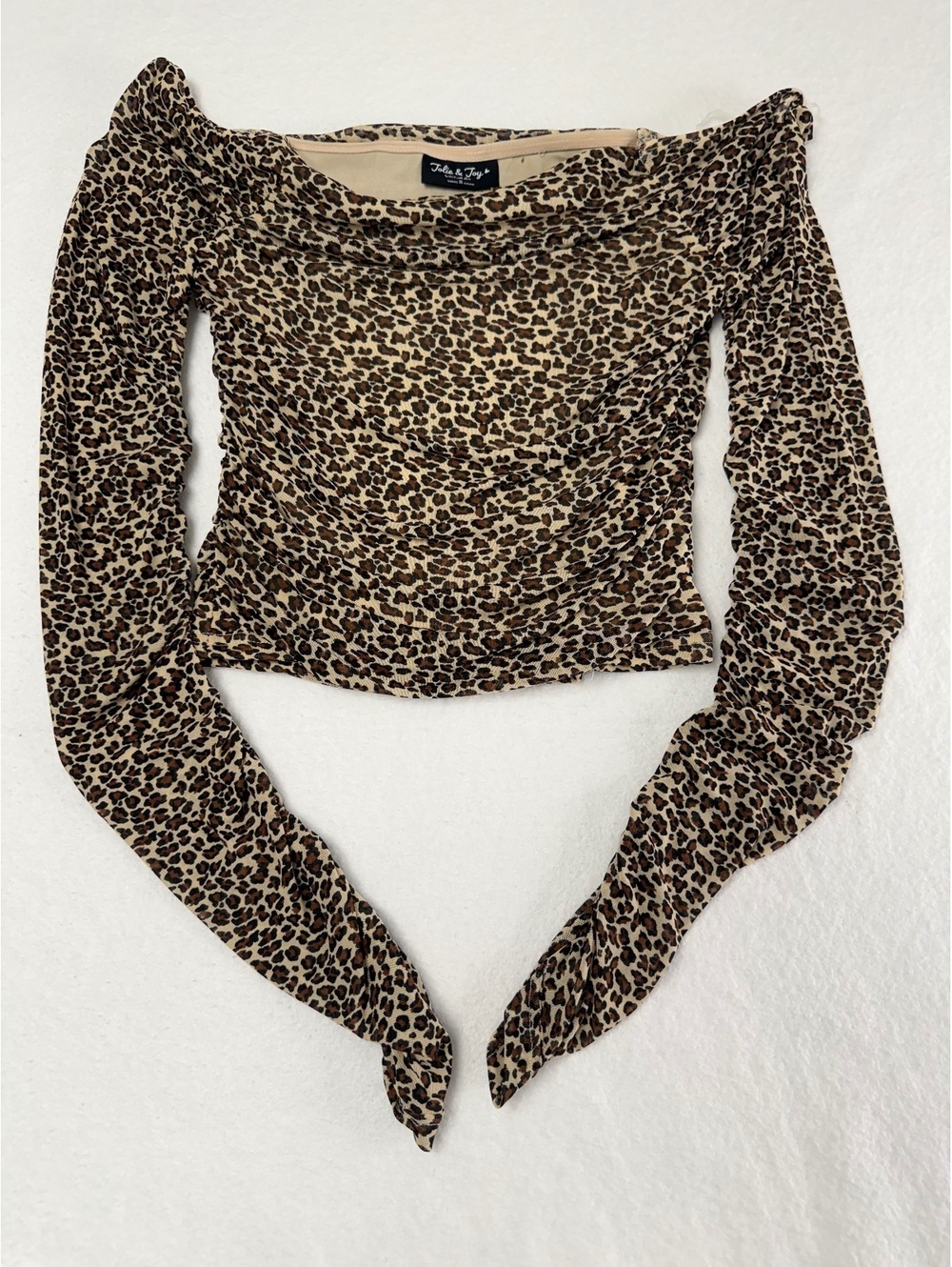 Jolie & Joy Women's Medium Leopard Print Long Sleeve Off-Shoulder Top